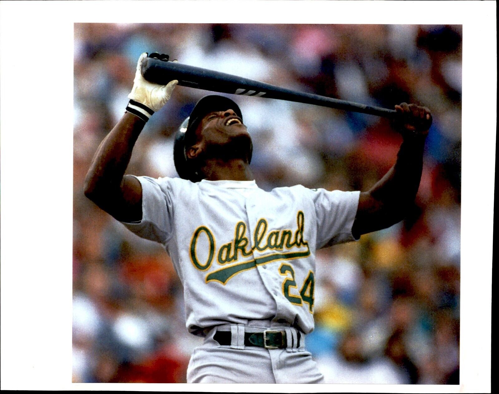LD373 1992 Color Wire Photo RICKEY HENDERSON STRIKE OUT OAKLAND A\'S - TX RANGERS