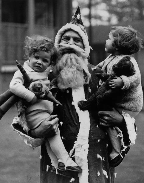 Father Christmas with two homeless children 1934 OLD PHOTO