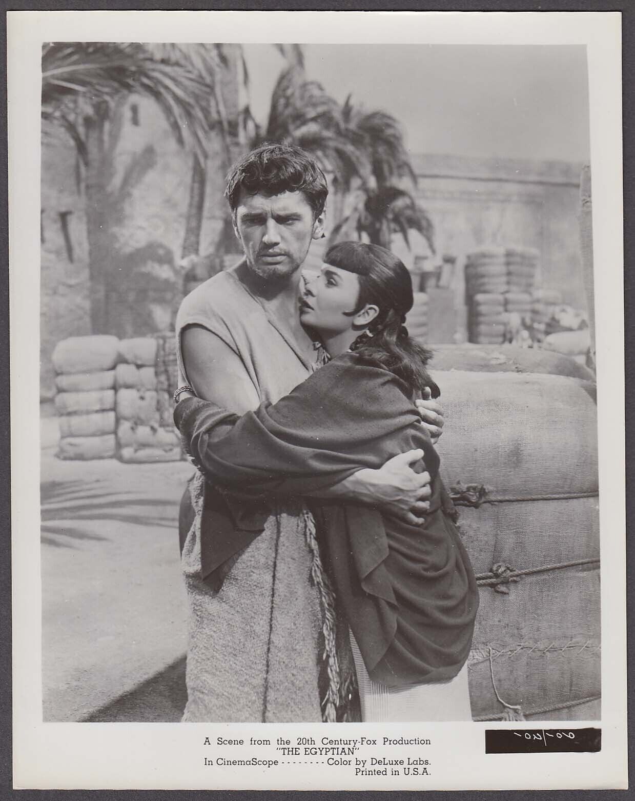 Edmund Purdom holding Jean Simmons in The Egyptian 8x10 photo 1954