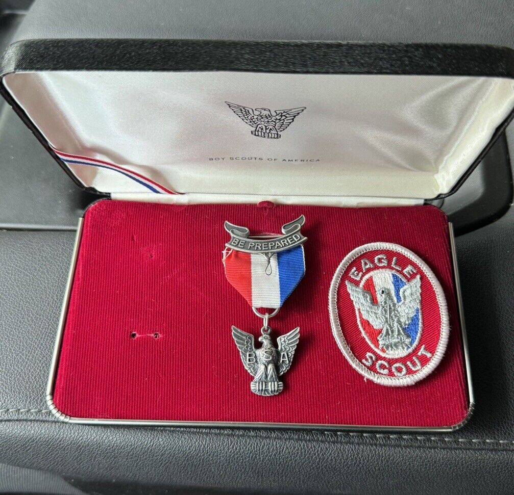 Boy Scouts Eagle Scout Medal 1980's Set with Badge & Medal In Original Case BSA