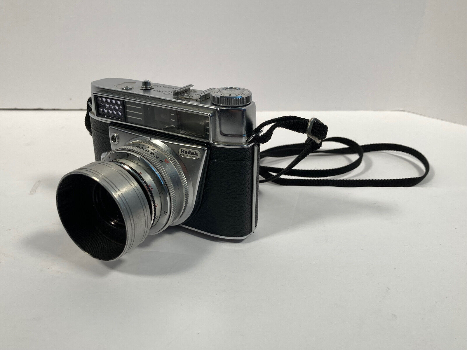 VTG Kodak Retina Automatic II Film Camera Series V Hood Schneider Kreuznach