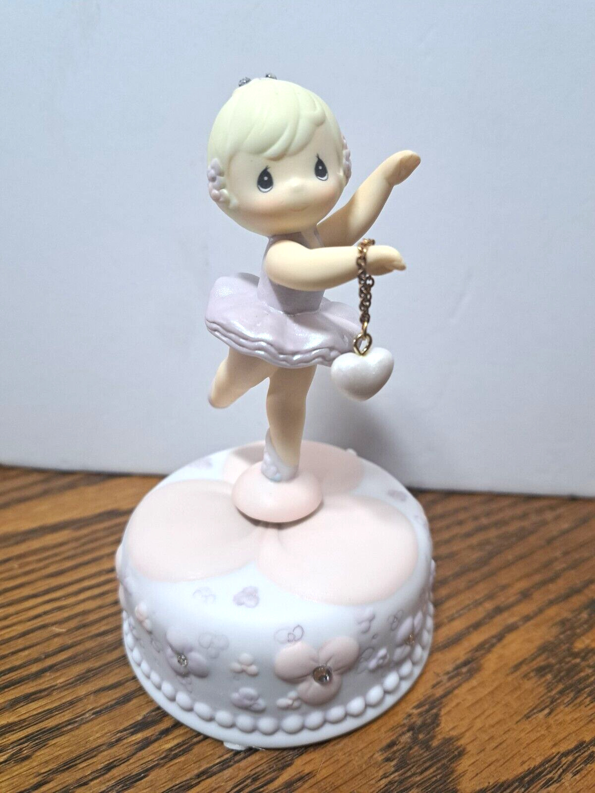 PRECIOUS MOMENTS ''WALTZ OF THE FLOWERS'' MUSIC BOX