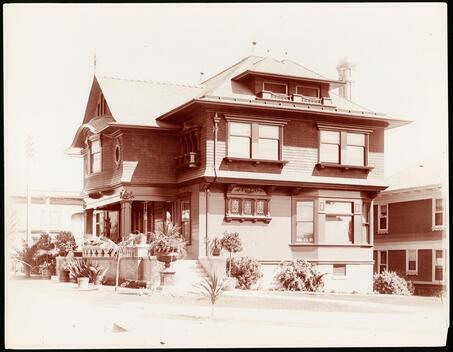 Two-Story Craftsman-Style House In Los Angeles California - Old Photo