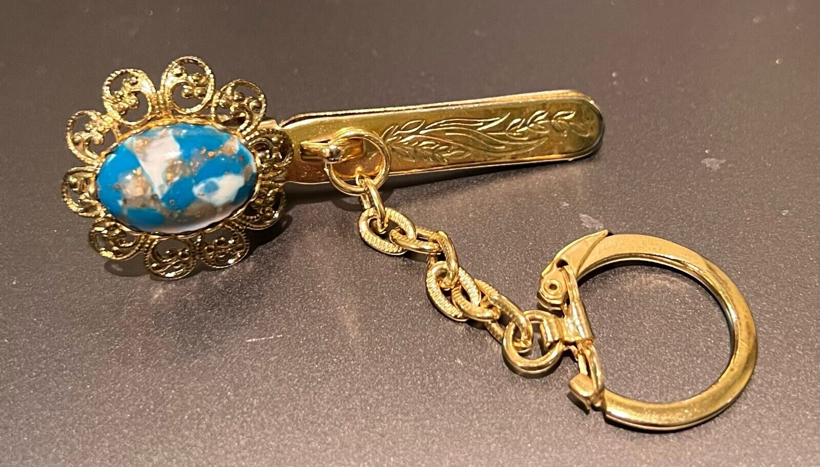 Vintage KINGS KEY FINDER Keychain Clip On Turquoise Color Stone on Gold Tone