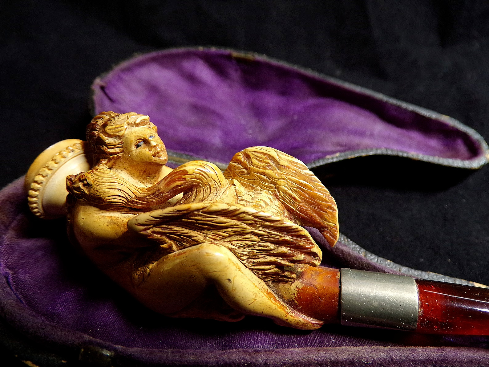 ✔️VINTAGE CHEROOT MEERSCHAUM PIPE Depicting  the Myth of Leda and the Swan 1890+