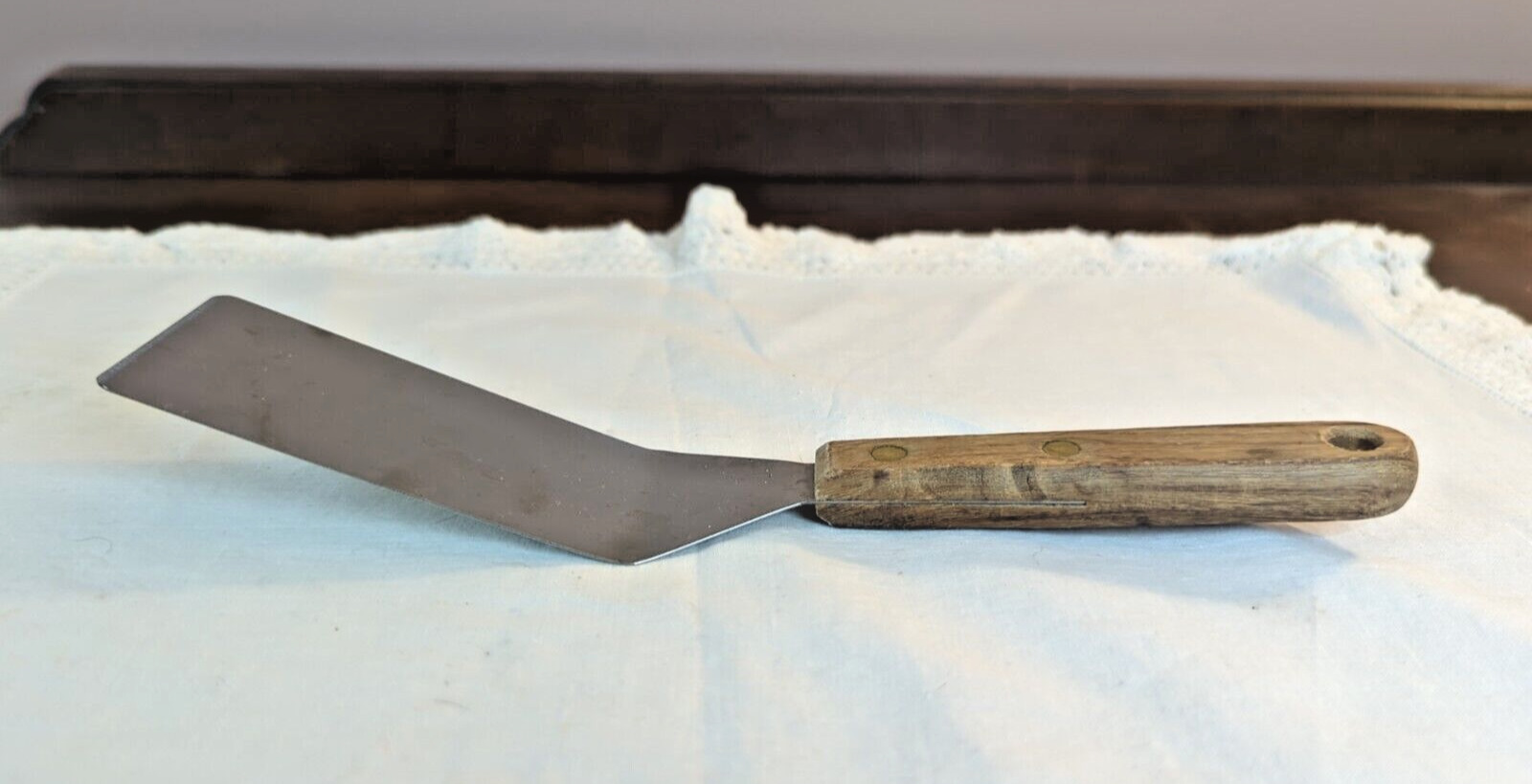 ROBINSON KNIFE CO. USA Short Wood Handle SPATULA Flipper 9.5