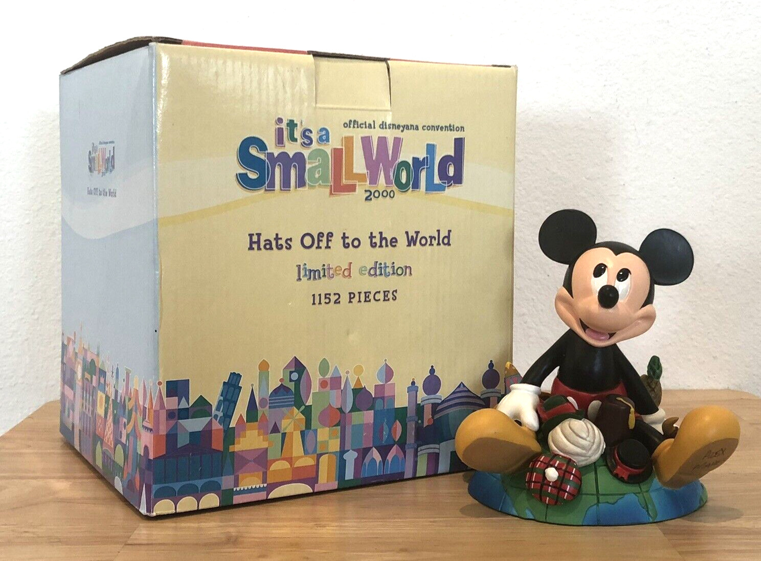 DISNEY 2000 SMALL WORLD DISNEYANA CONVENTION MICKEY MOUSE SIGNED LE FIGURINE BOX