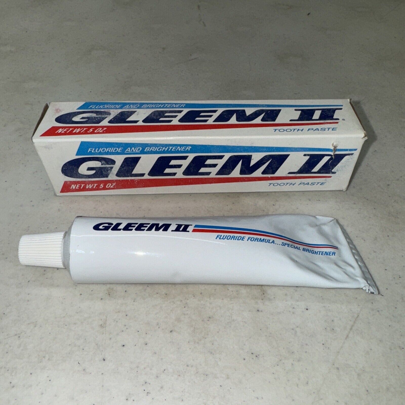 1978 Vintage Gleem II  Fluoride Toothpaste 5 OZ. In Original Box New Unused Tube