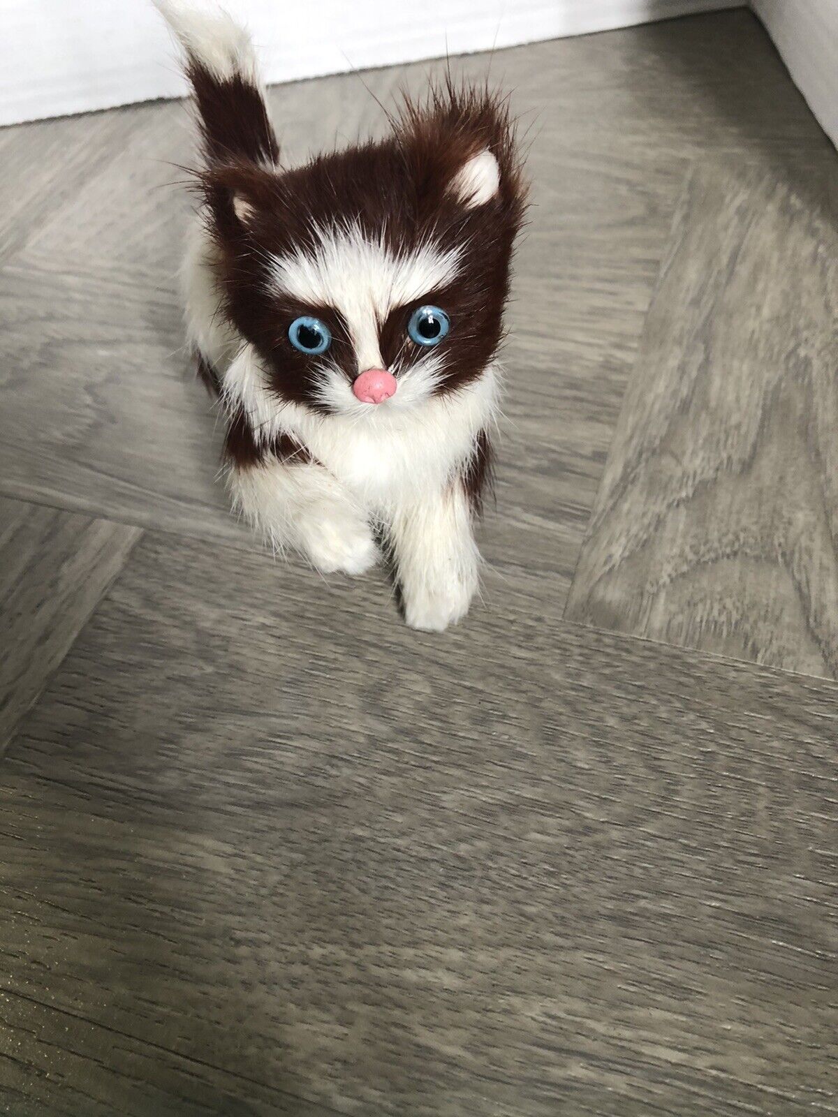 5” Vintage Brown White Spotted Fur Blue Eye Pink Nose Kitten Cat Figurine