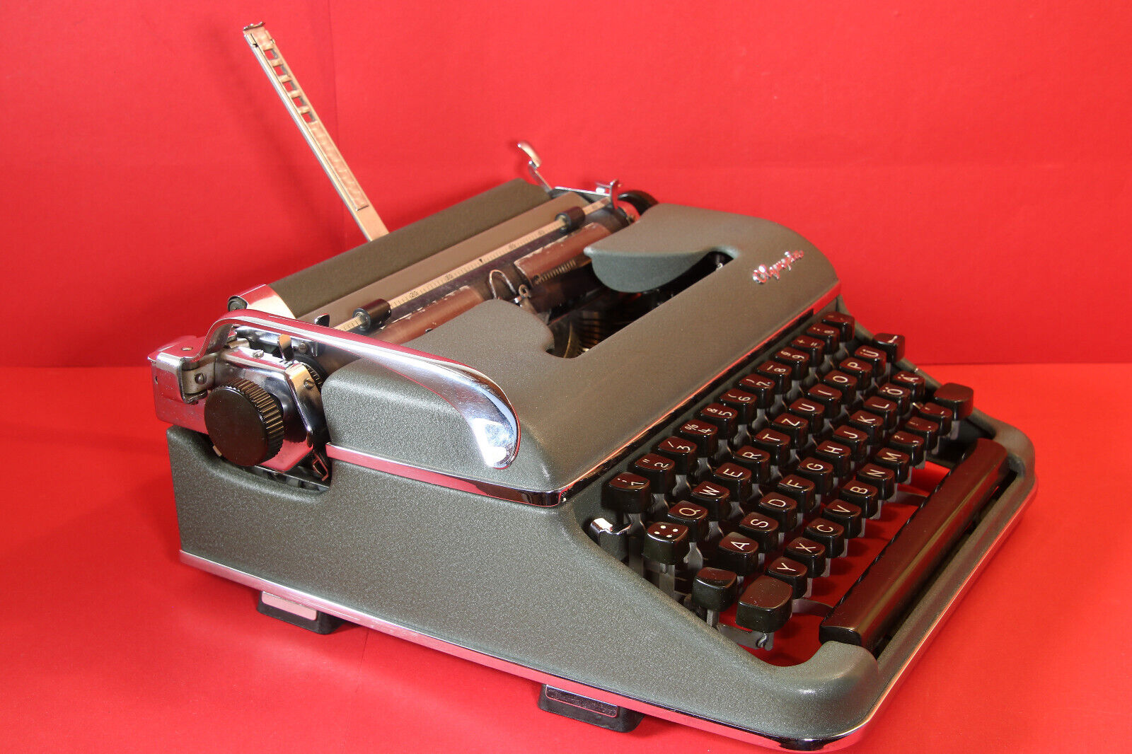 Vintage Olympia SM3  typewriter Made in Germany 1958  incl case, cleaned-tested