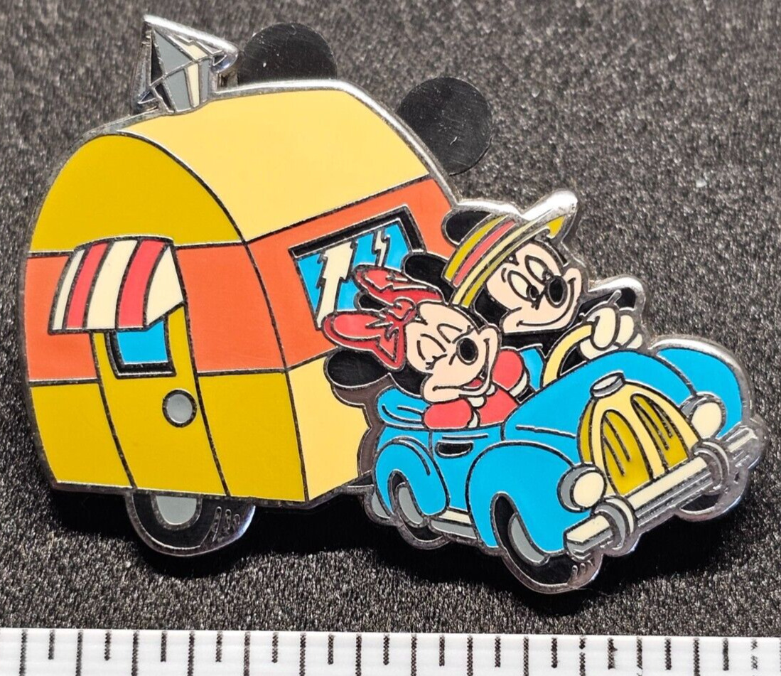 DCA Mickey & Minnie Pulling Trailer Travel Car Camper HTF Disney Pin 90039
