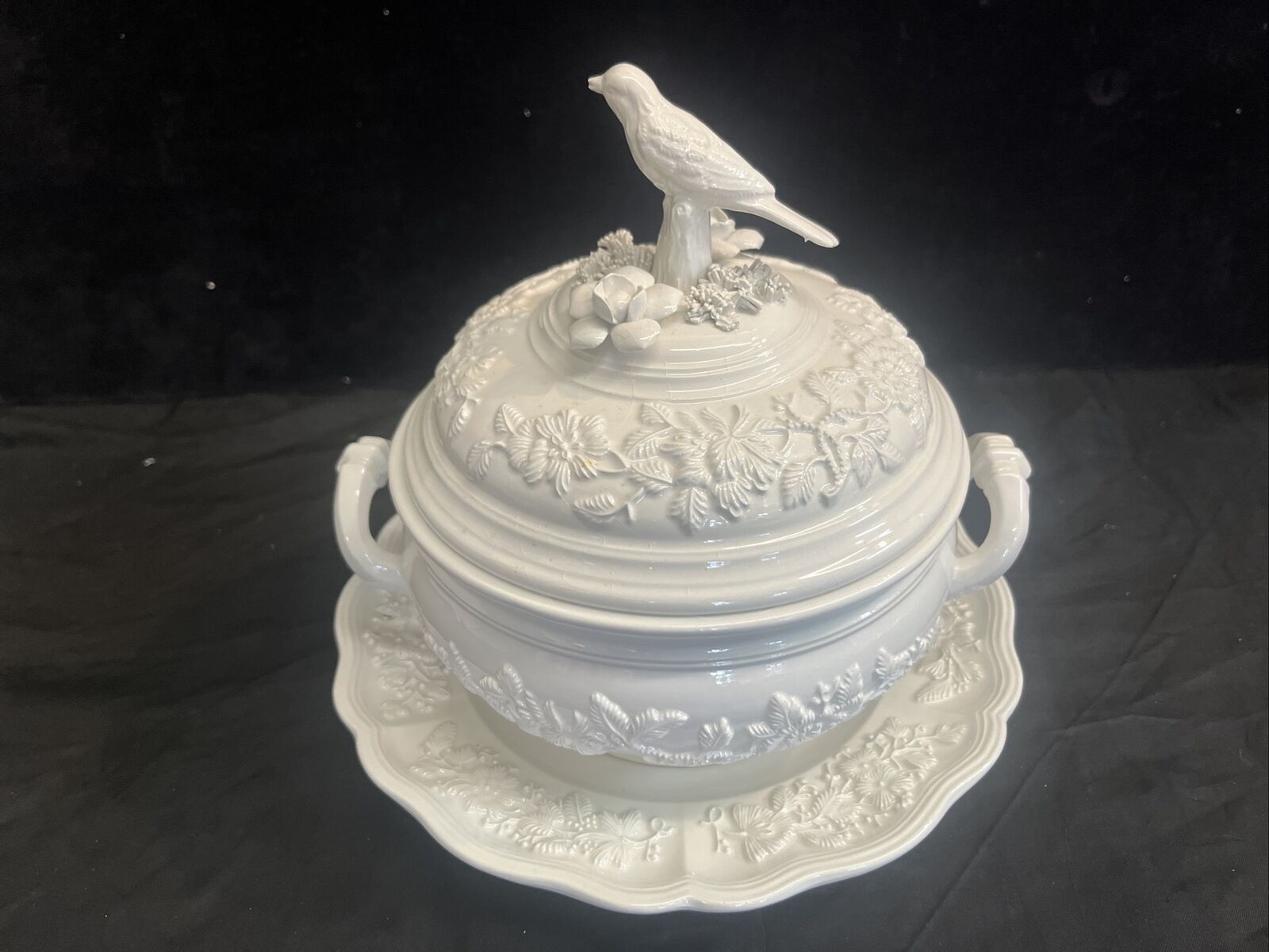 Mottahedeh Musee De Arts Large Bird Soup Tureen w/Under Plate Blanc De Chine