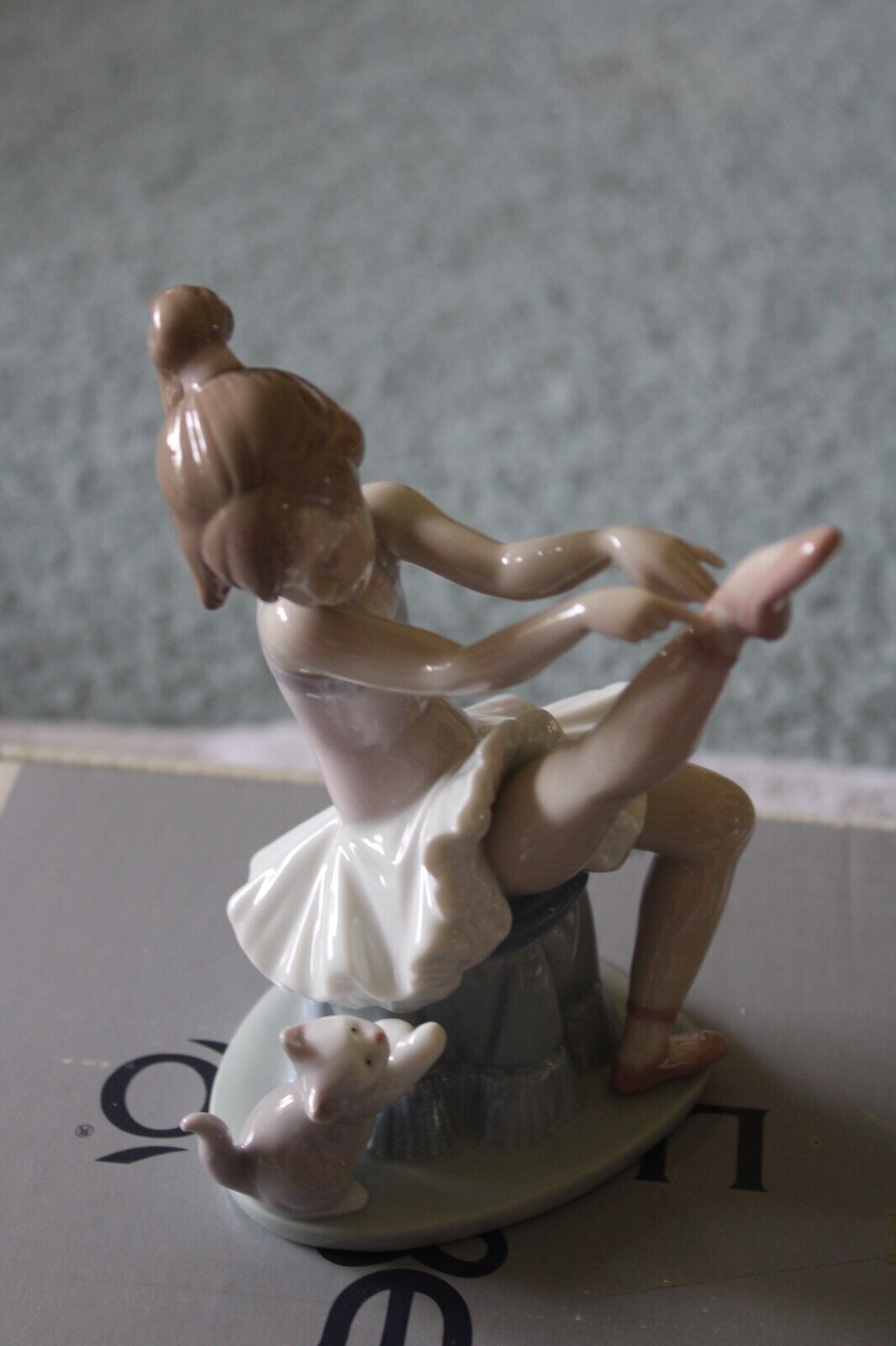 Vintage Lladro figurine # 6014 , Tuesday's Child. Ballerina and Kitten.