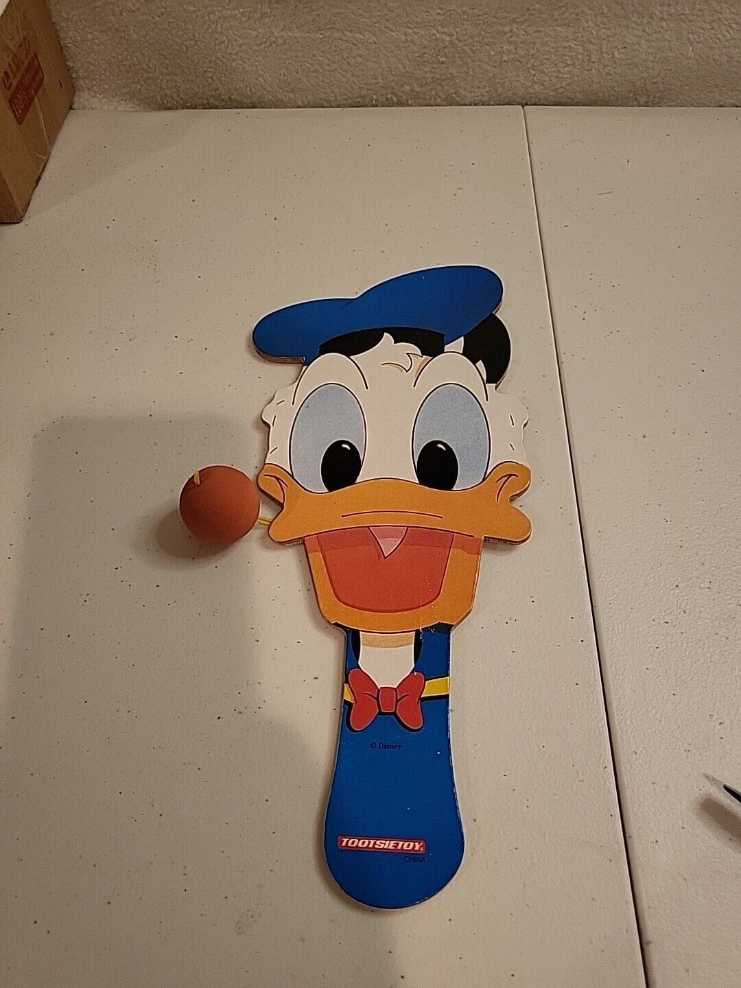 VINTAGE Donald Duck Paddle Ball Tootsie Toy  Good Condition (O36328)