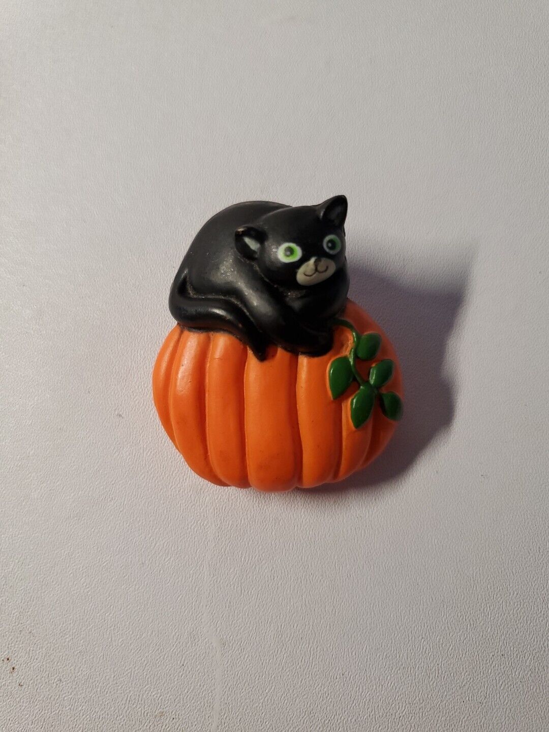Vintage 80s Fun World Div S. Lehman Halloween Black Cat On Pumpkin Pin Brooch