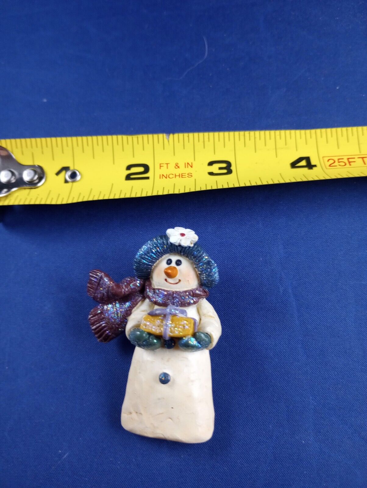 Vtg Holiday Snowman Christmas Pin Pinback Button *201-22