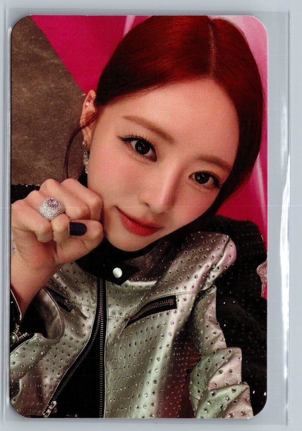 ITZY- YUNA 2ND WORLD TOUR BORN TO BE #2 OFFICIAL PHOTOCARD (US SELLER)