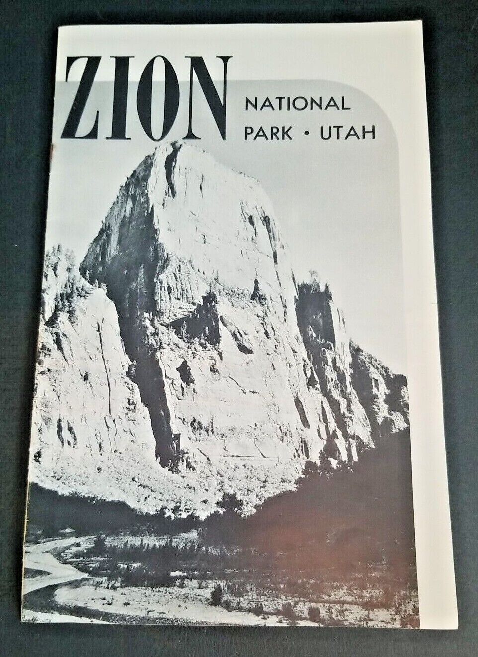 VINTAGE ZION NATIONAL PARK UTAH SOUVENIR BOOKLET 1952 US GOVERNMENT