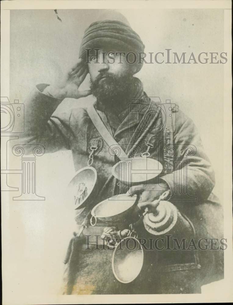 1926 Press Photo A puzzled Turkish man contemplates new International calendar