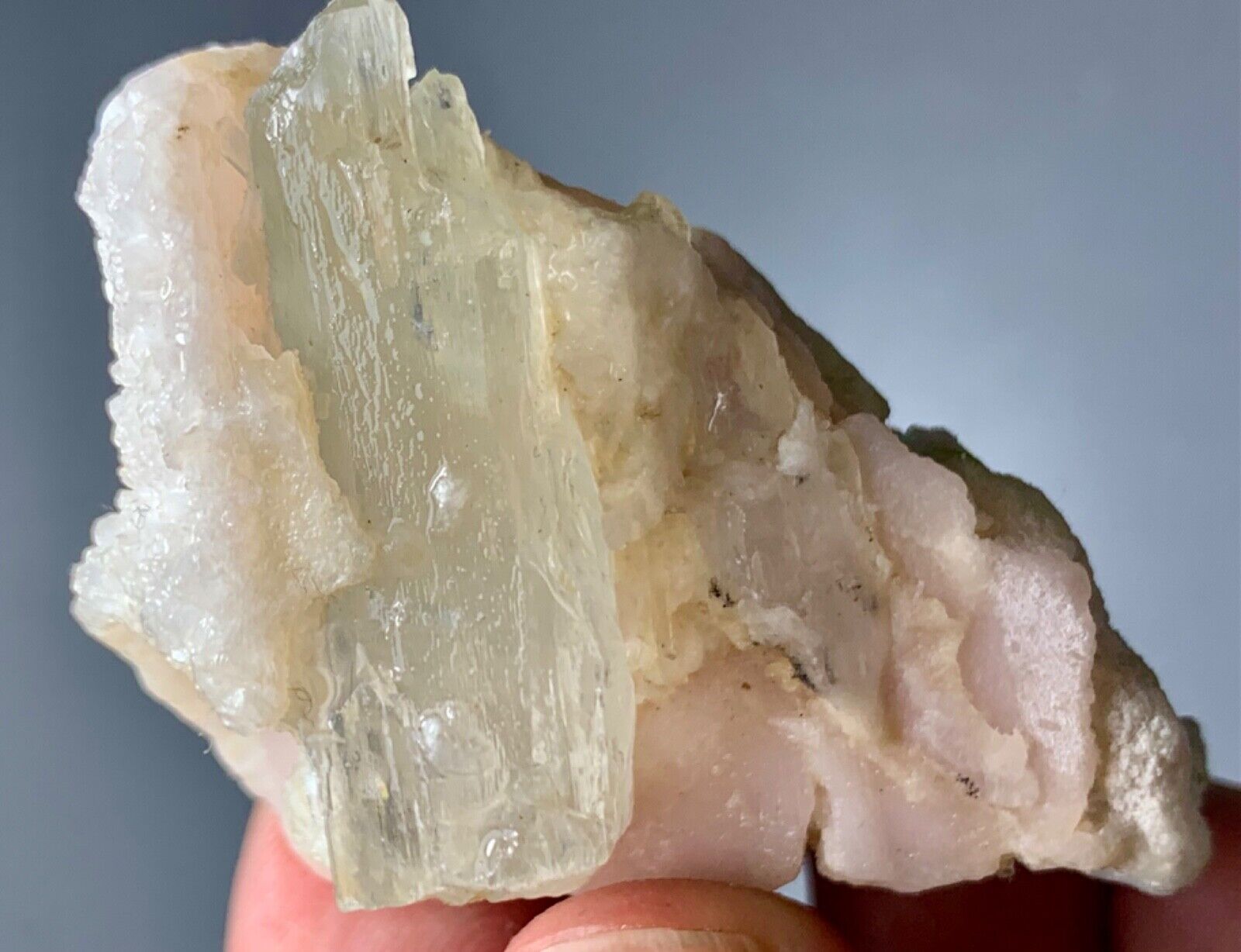 250 Cts Terminated Kunzite crystal specimen from Afghanistan