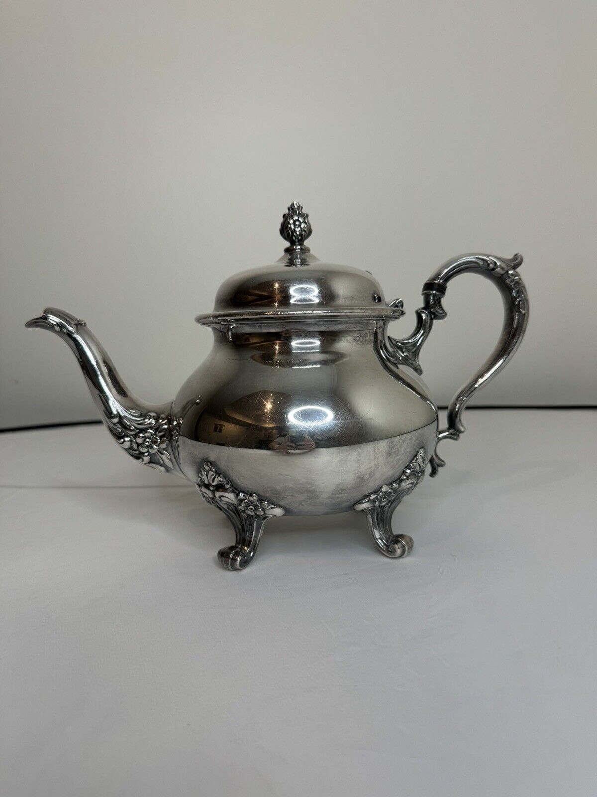 Vtg Wilcox International Silver  7074 Footed Tea Pot With Beautiful Designs