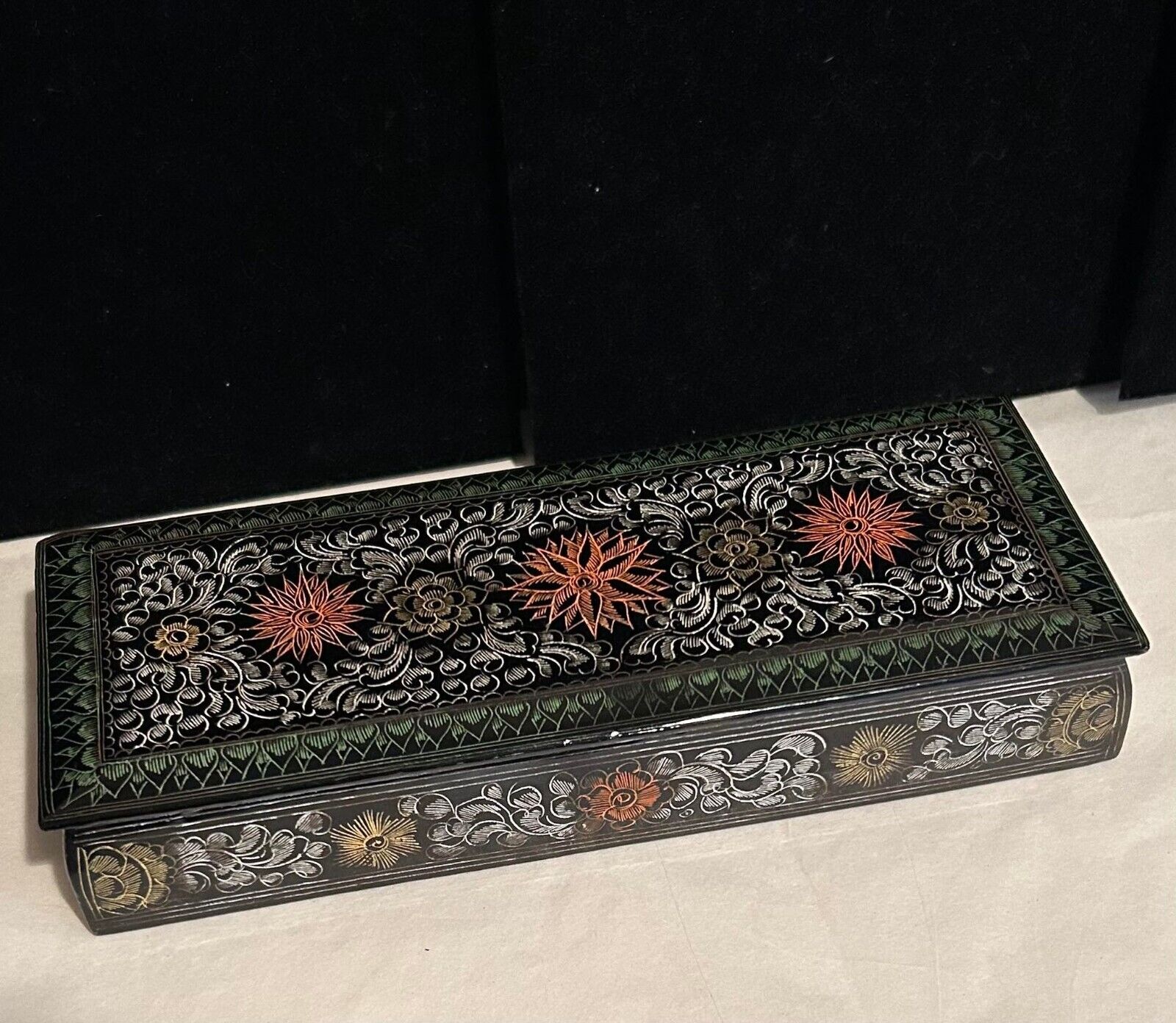 Beautiful Vintage LOTUS Painted Lacquer Asian Trinket Jewelry Box
