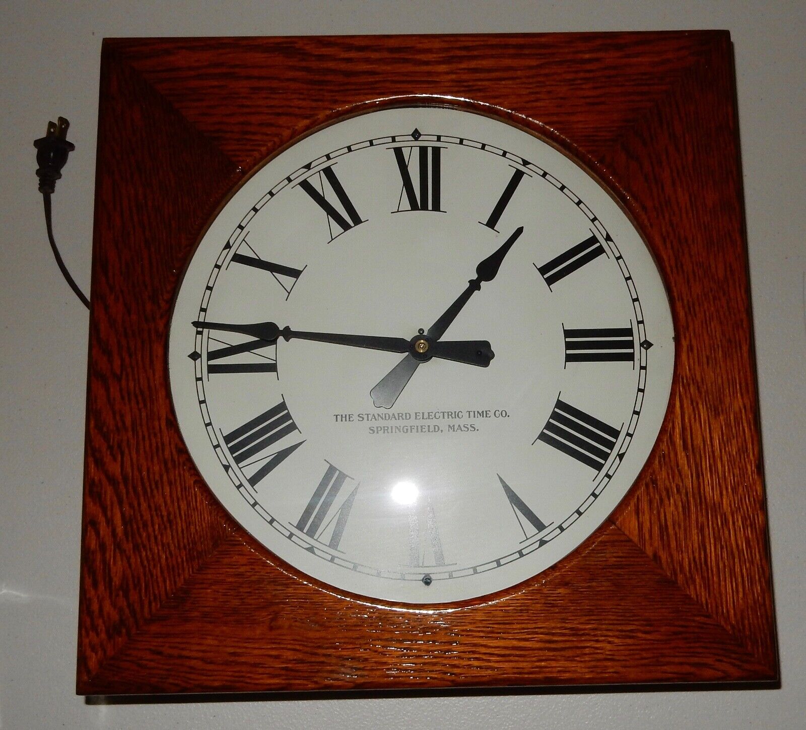 Vintage Standard Electric Time Co Oak Case Wall Clock Springfield Mass. READ
