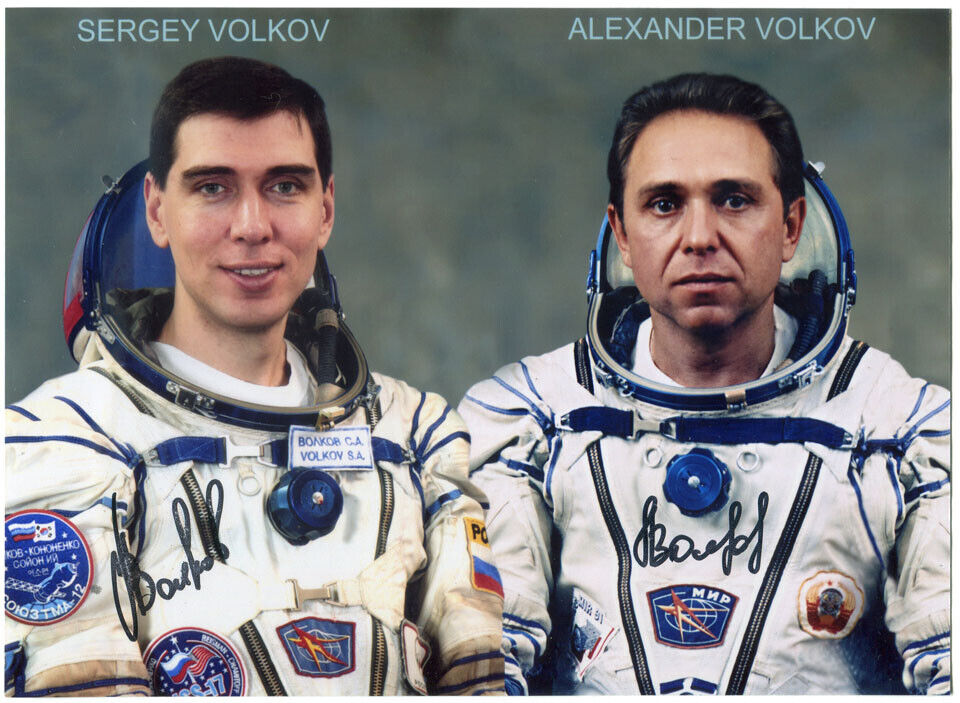 COSMONAUTS ALEXANDER VOLKOV AND SERGEY VOLKOV SIGNED 8x6 PHOTO (FATHER AND SON)