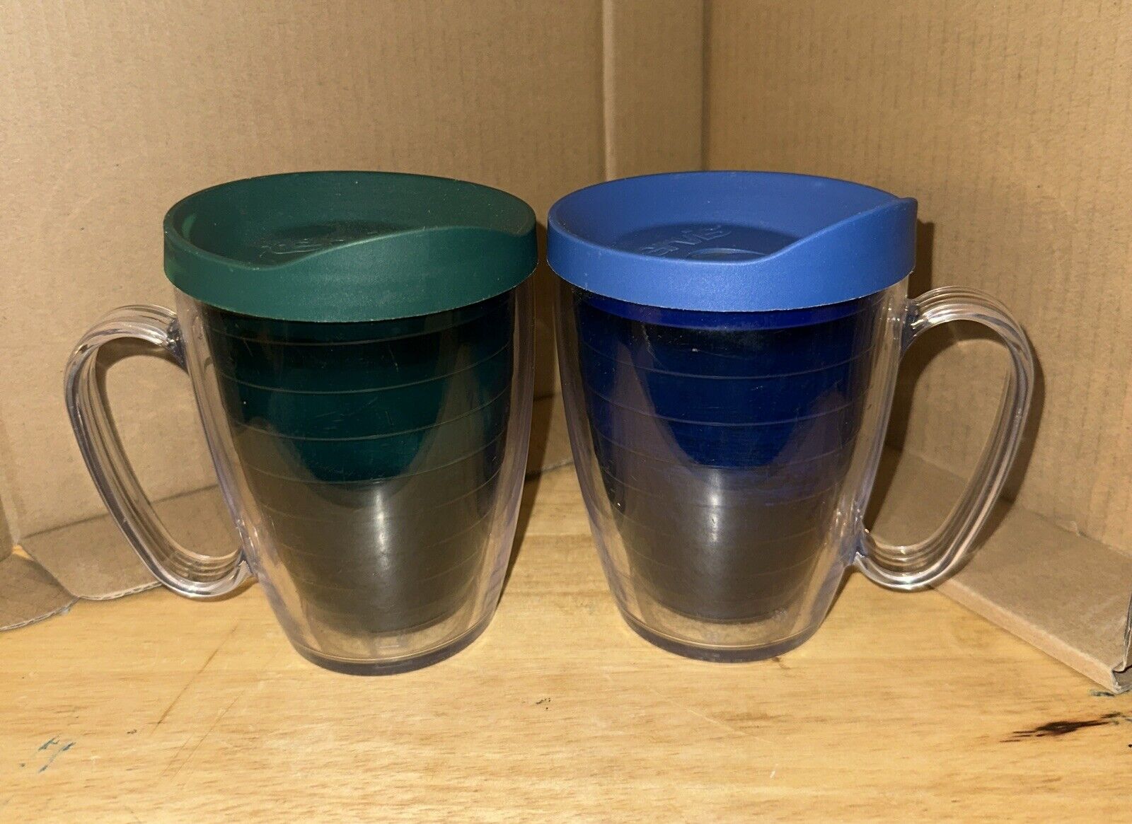 2 Tervis Mugs Green And Blue With Lids