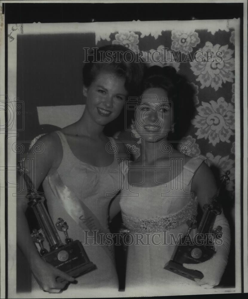 1967 Press Photo Miss American Pageant contestants Debra Branes & Marily Cocozz