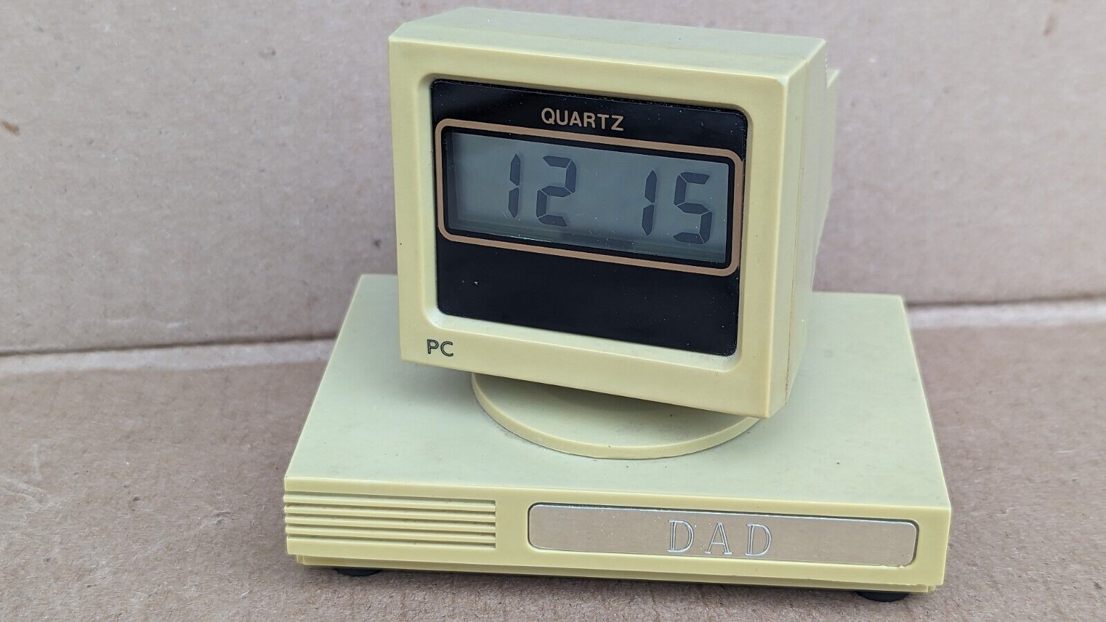 PC Computer Shape Dad Digital Display and Date Desk Clock Quartz Vintage