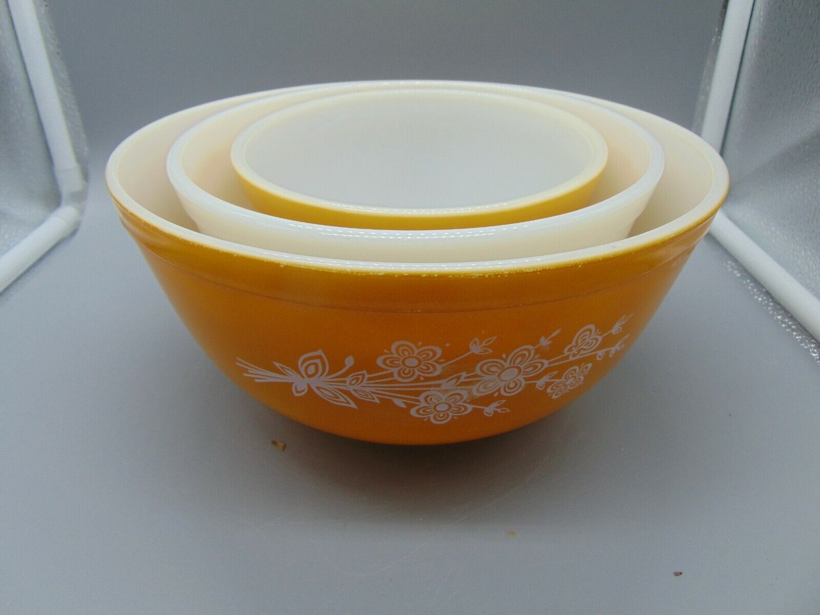 Pyrex Butterfly Gold Nesting Mixing Bowls 401 402 403