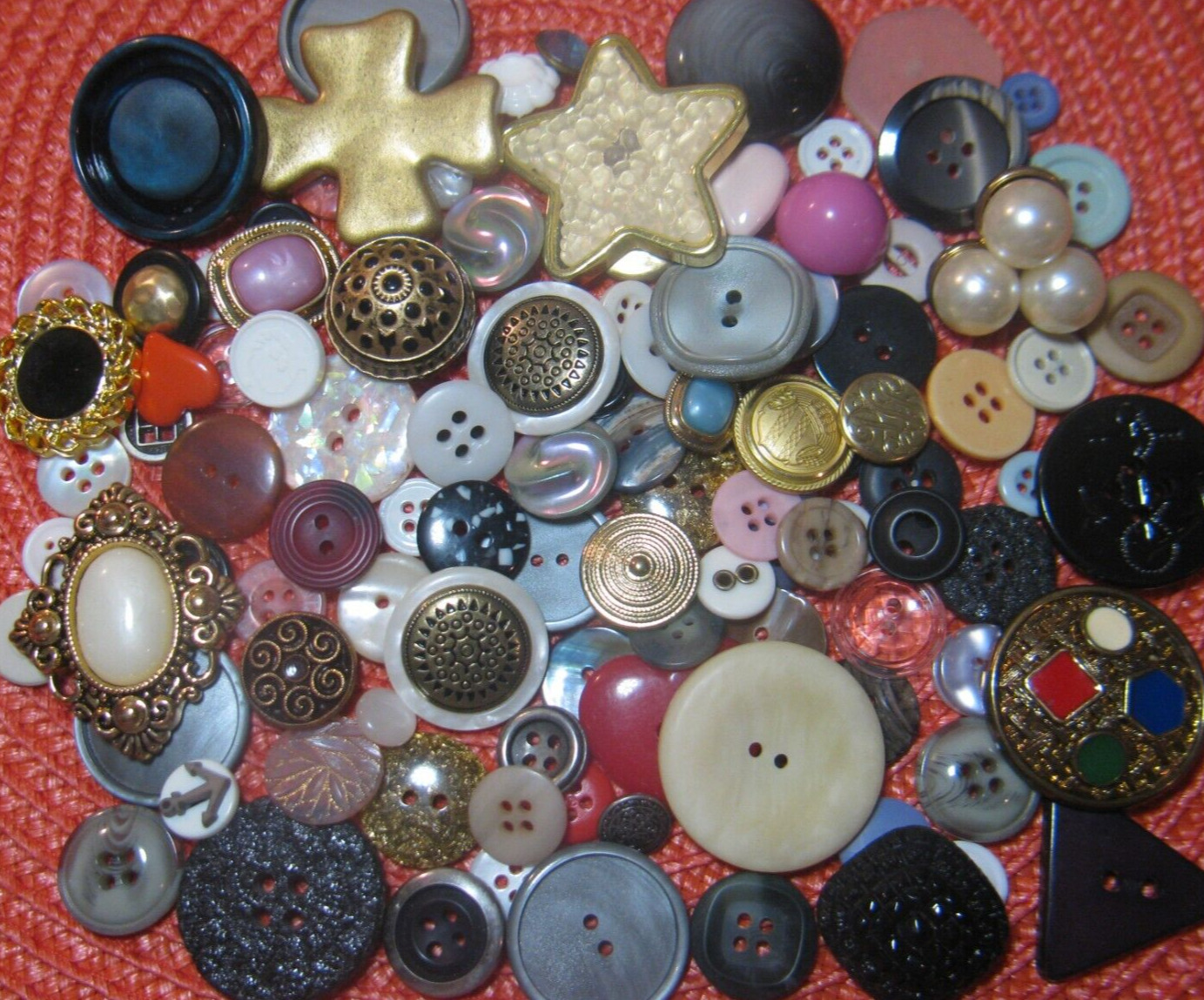 LOT OF 100+ ASSORTED VINTAGE BUTTONS~COLLECTIBLE~SHANK & SEW THROUGH~ESTATE SALE