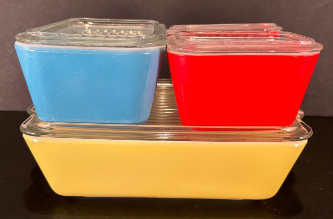 VINTAGE SET OF 4 PYREX REFRIGERATOR DISHES/LIDS WITH LIDS PRIMARY COLORS