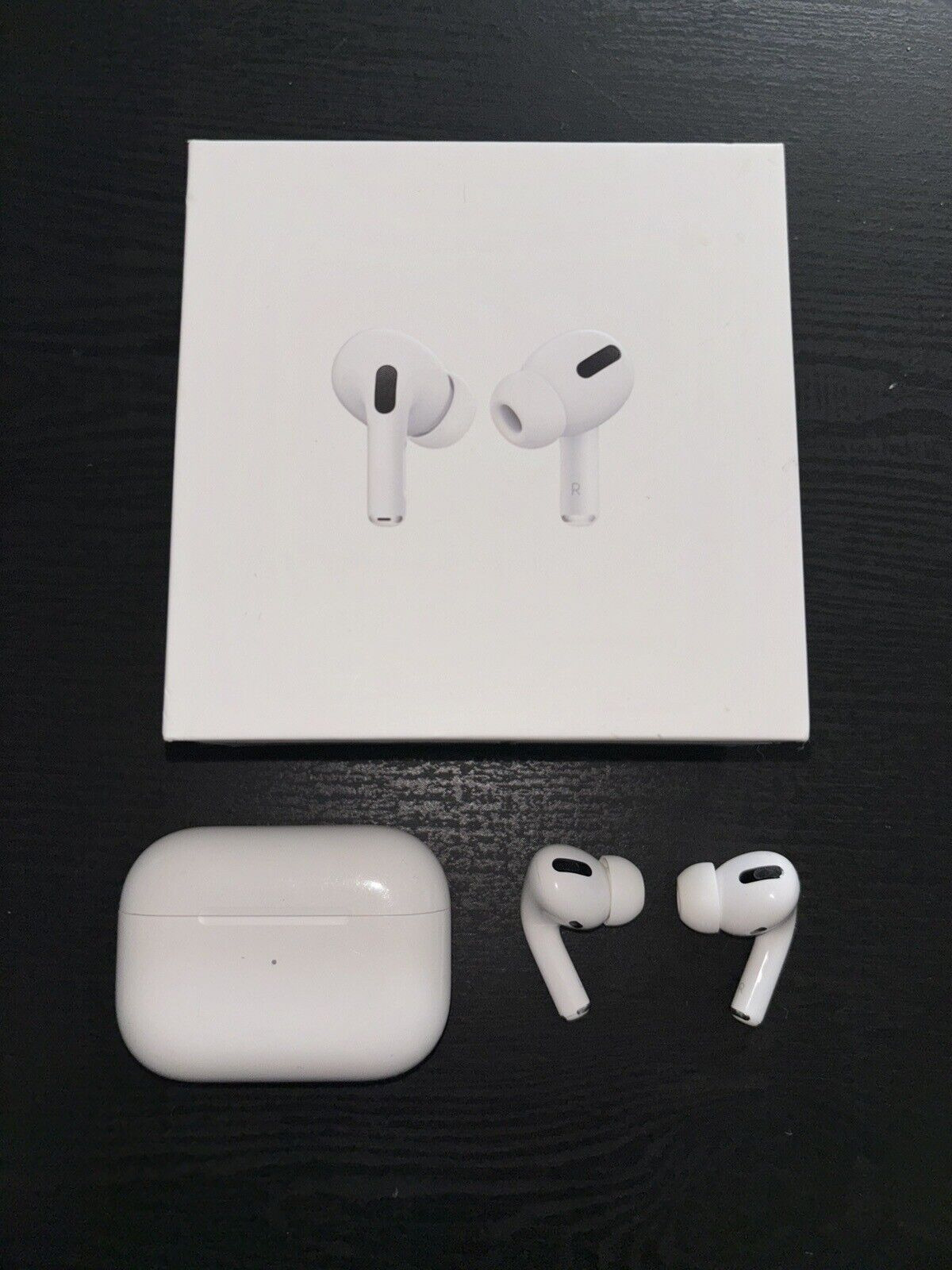 APPLE AIRPODS PRO ( 2ND GENERATION ) along MAGSAFE WIRELESS CHARGING CASE NEW