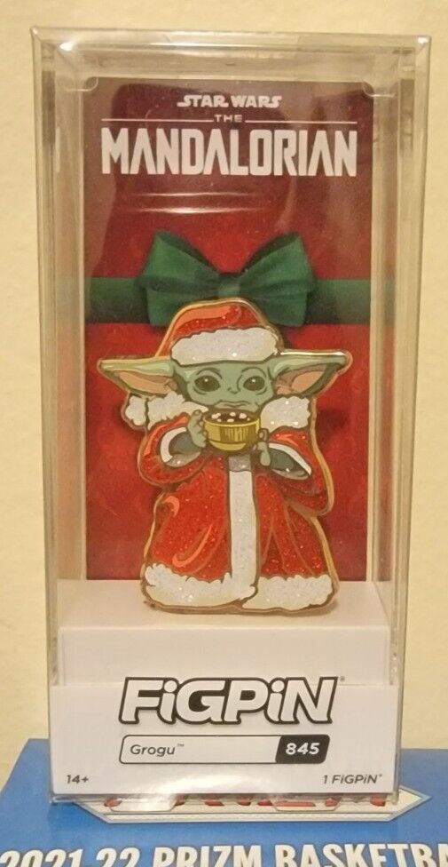 FiGPiN 845 Gold Grogu Star Wars Mandalorian Pin Holiday Santa 🔓🔑 1 TIME SALE🕜