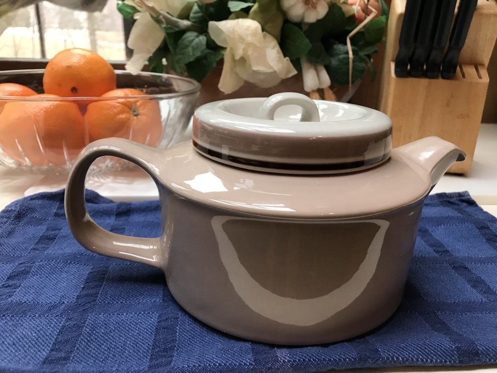 Arabia Finland Koralli - Teapot and Strainer - Excellent condition
