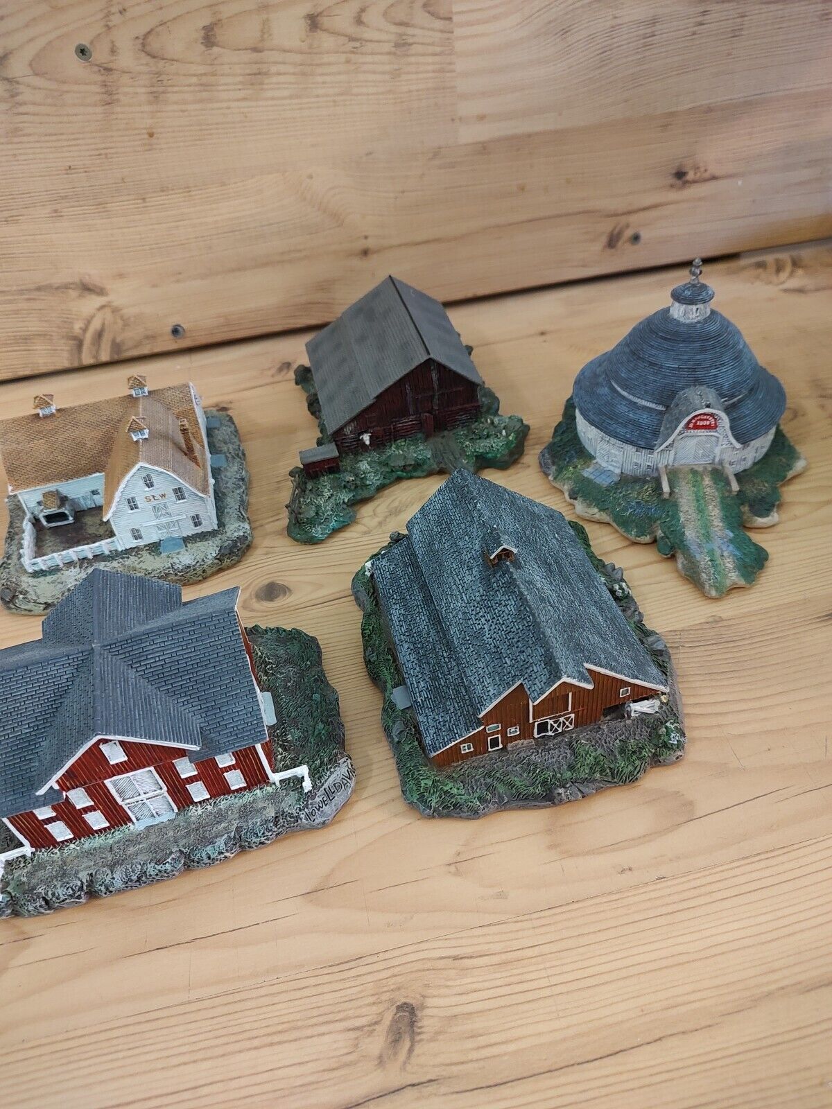 Ertle Collectible American Country Barn Series. Lot Of 5