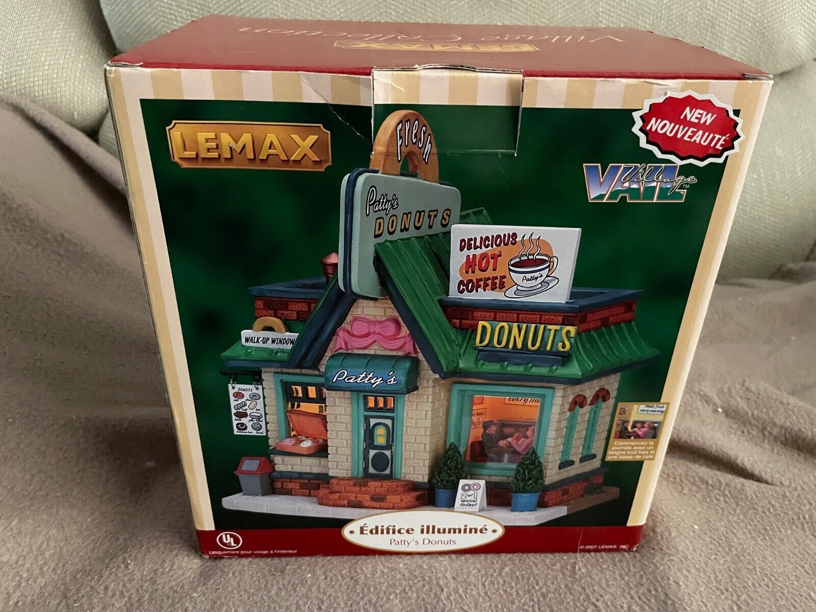 LEMAX VAIL VILLAGE RETIRED 2007 PATTY\'S DONUTS LIGHTED BUILDING #75528