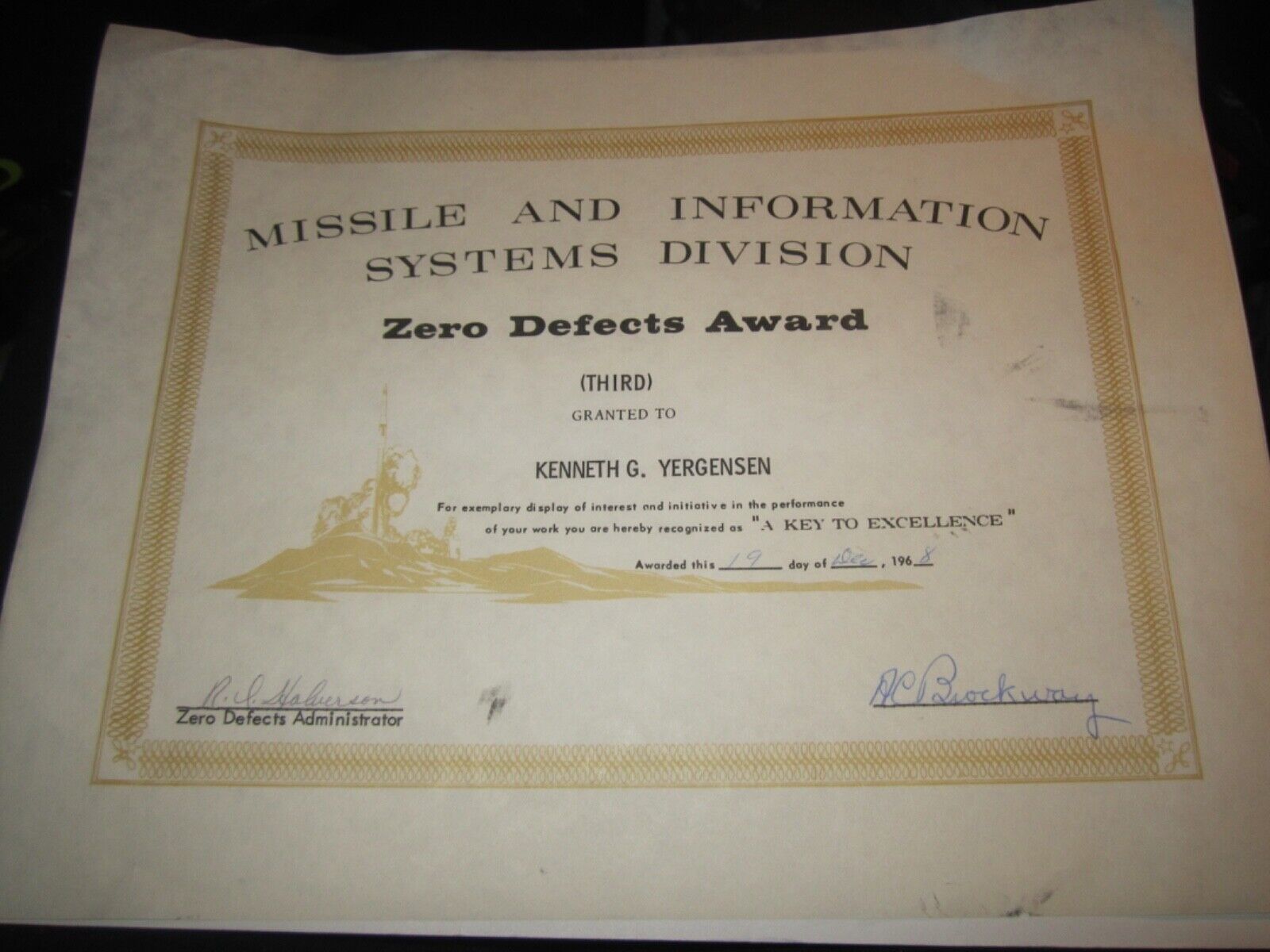 1968 U.S. NAVY MISSILE AND INFO ZERO DEFECTS AWARD CERTIFICATE SIGNED - BBA-52