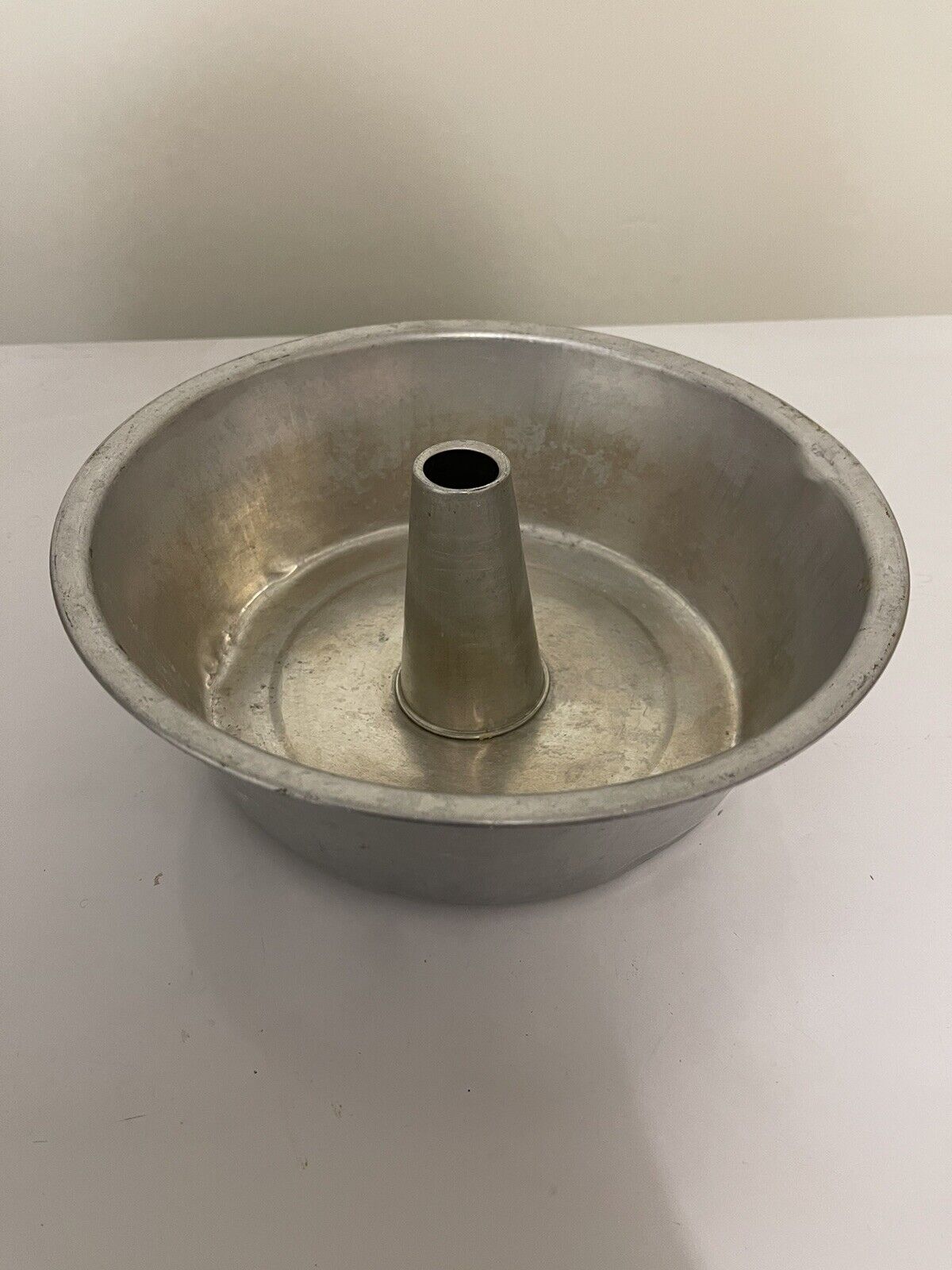 Vintage Commercial 9.5”Aluminum Round Angel Food Cake Pan Unbranded One Piece
