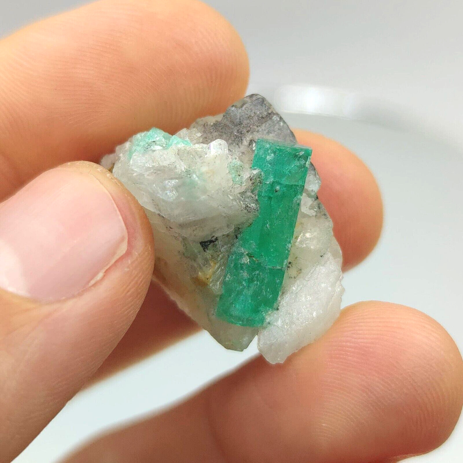 VERY CLEAR NATURAL EMERALD CRYSTAL ON MATRIX  FROM MUZO COLOMBIA 8.7 grams