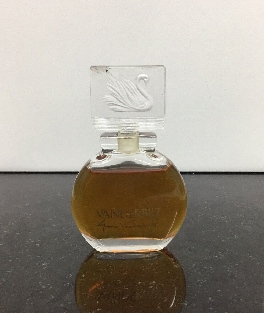Gloria Vanderbilt eau de parfum 1 Fl Oz/30 ml Full As Pictured.