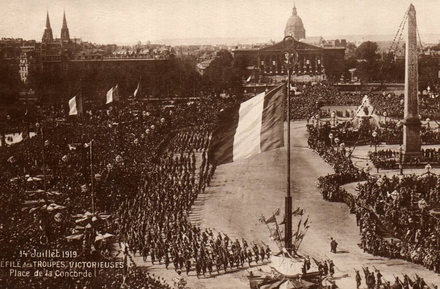 CPA PARIS 1919 - Parade of Victorious Troops - Place de la Concorde