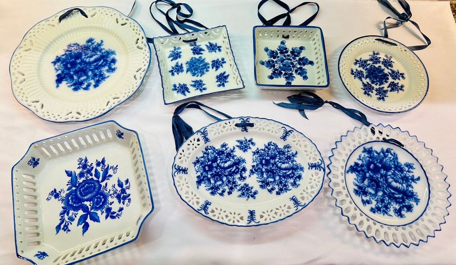 Vintage Set of Basic Porcelana Wall Hanging Plates (7)