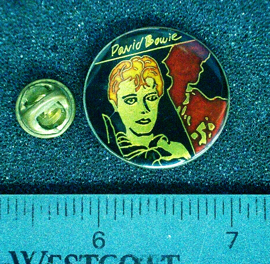 VTG 1980 DAVID BOWIE Scary Monsters pin cloisonne enamel metal badge clasp