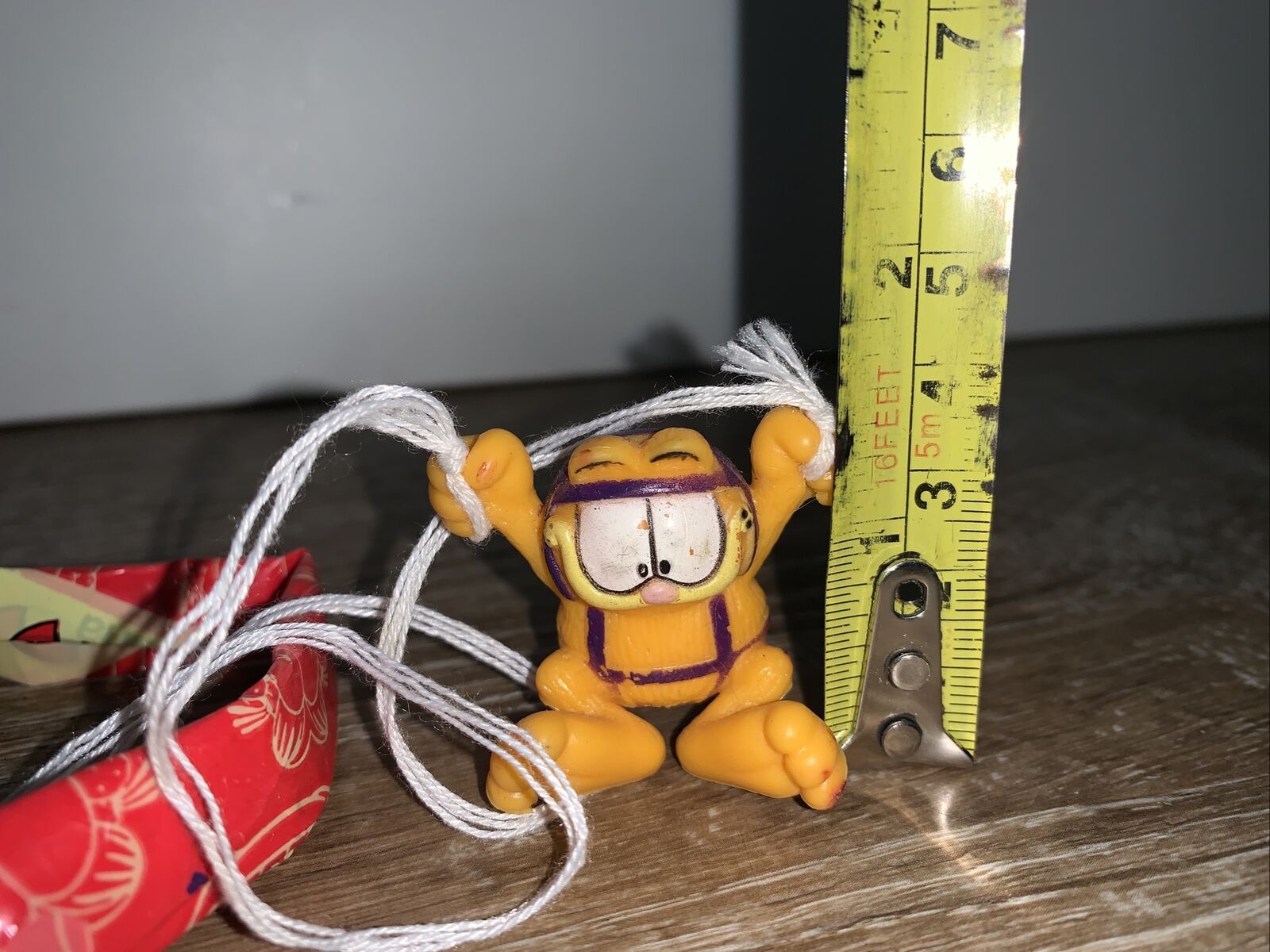 HTF RARE Garfield 2002 paws parachute toy  1.5” INTACT