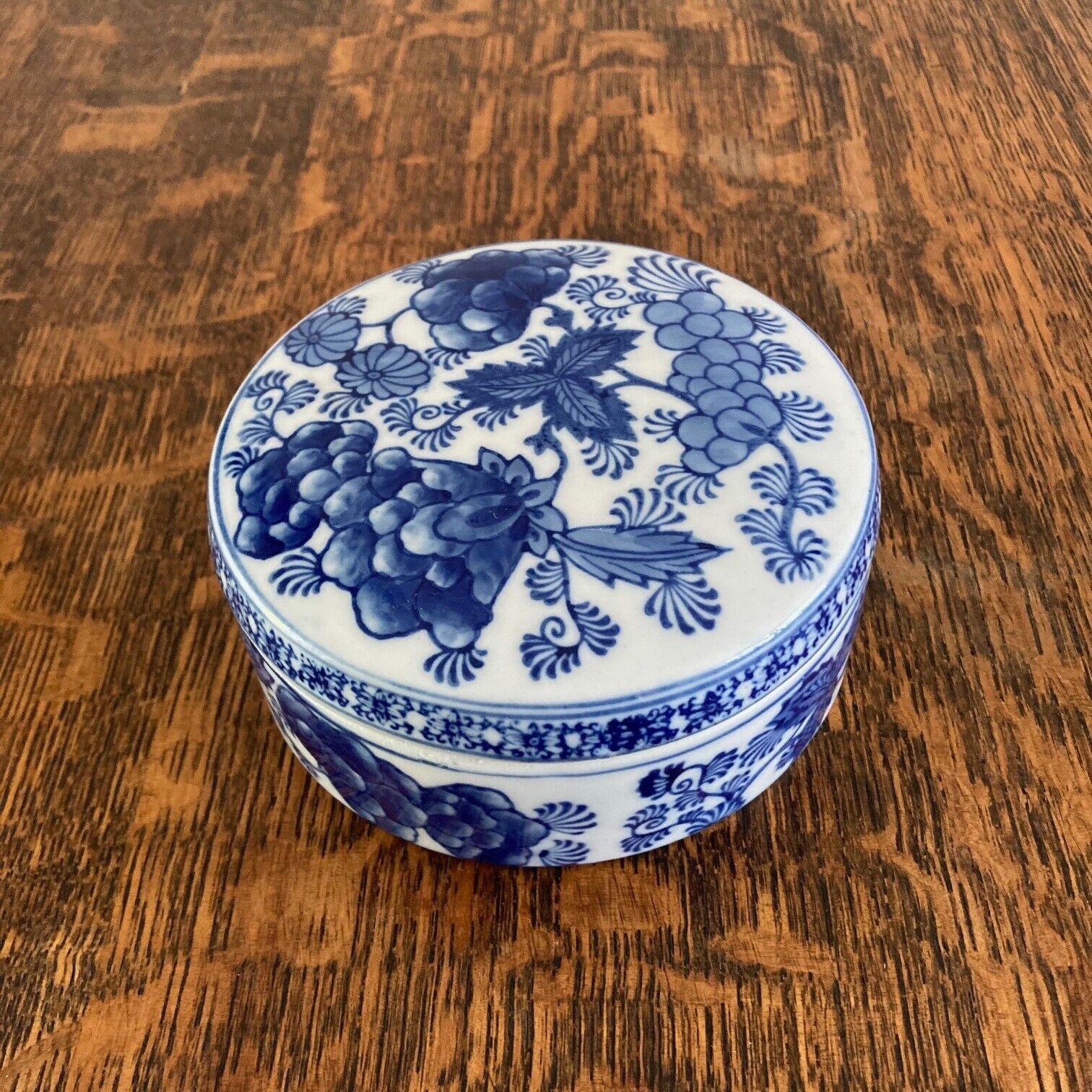 CLEARANCE Vintage Blue & White Porcelain Trinket Dish Box w/ Lid Floral China