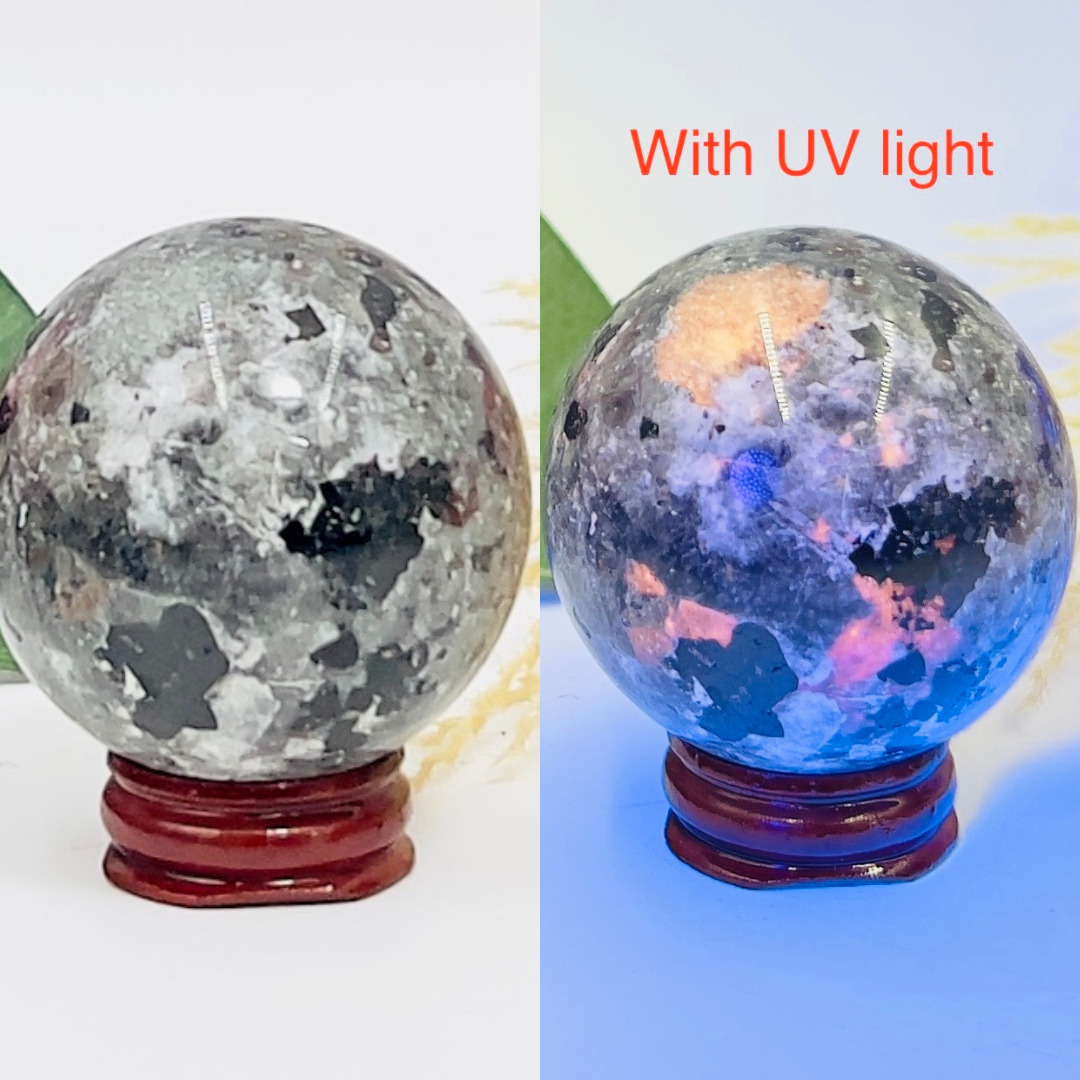 Yooperlite Sphere UV Reactive Healing Crystal Ball 193g 51mm