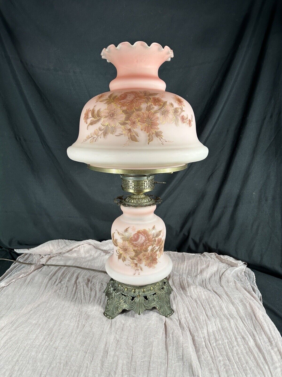 GWTW VINTAGE 3-WAY QUO1ZEL HAND PAINTED FROSTED GLASS FLORAL HURRICANE LAMP 26”H
